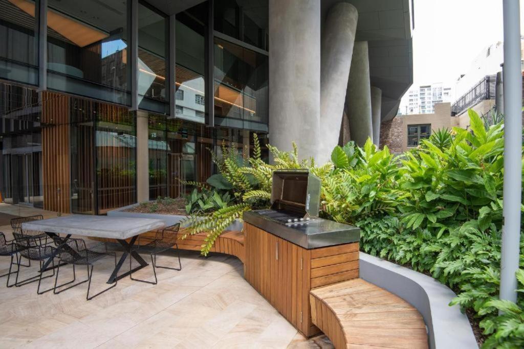 Cbd Luxury Furnished & Views
