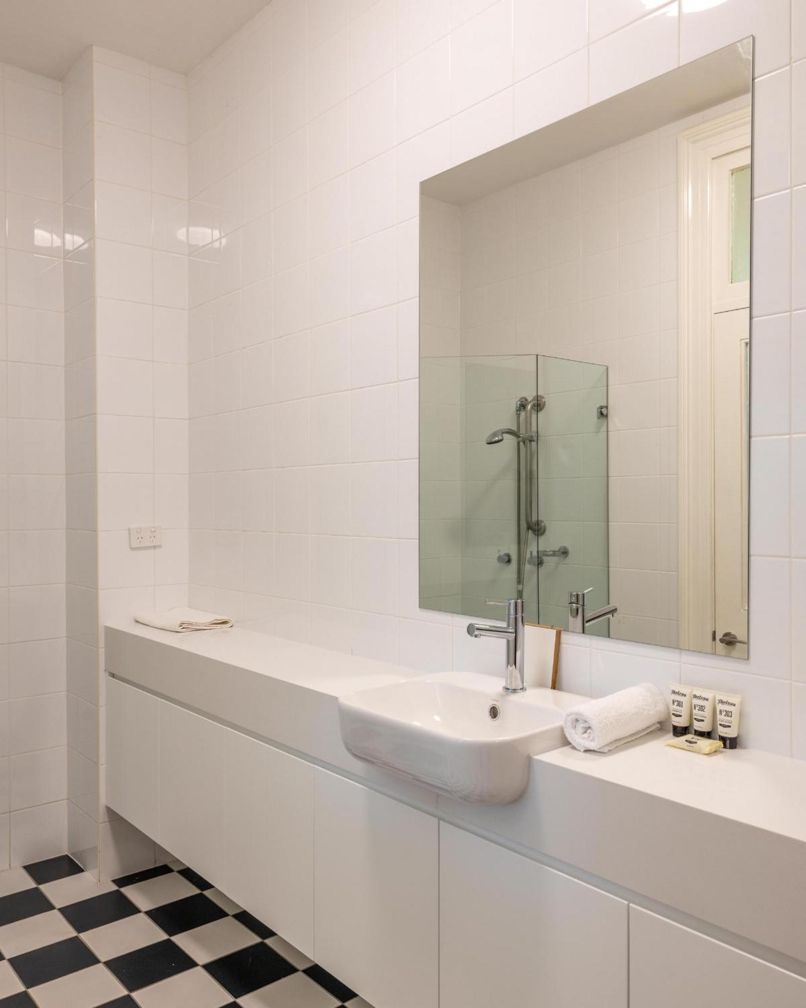 Modern 1-bed Near Tramsheds