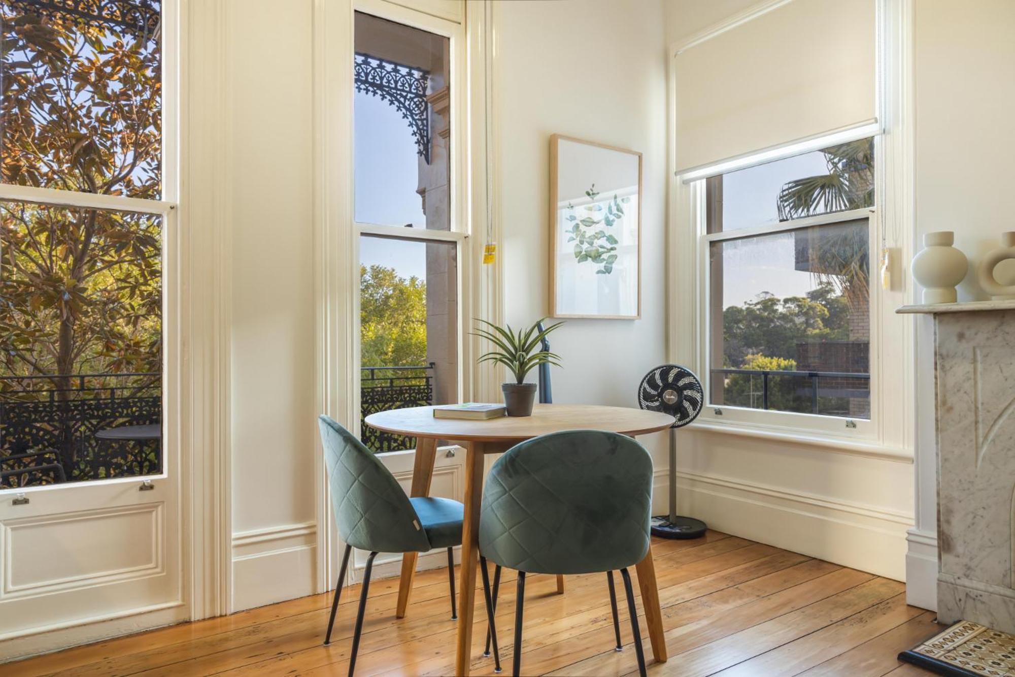 Modern 1-bed Near Tramsheds Apartment *