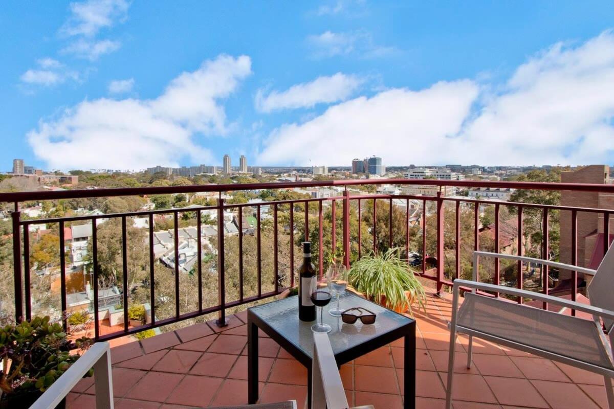 Apartment Expansive Views From 1 Bedroom *
