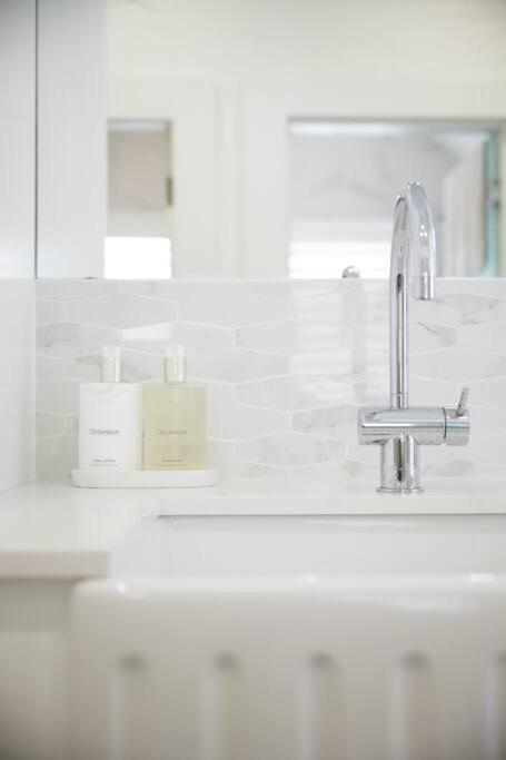 Apartment Waterfront - Designer Curated @ The Rocks