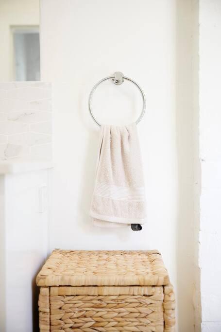 Waterfront - Designer Curated @ The Rocks Apartment Sydney