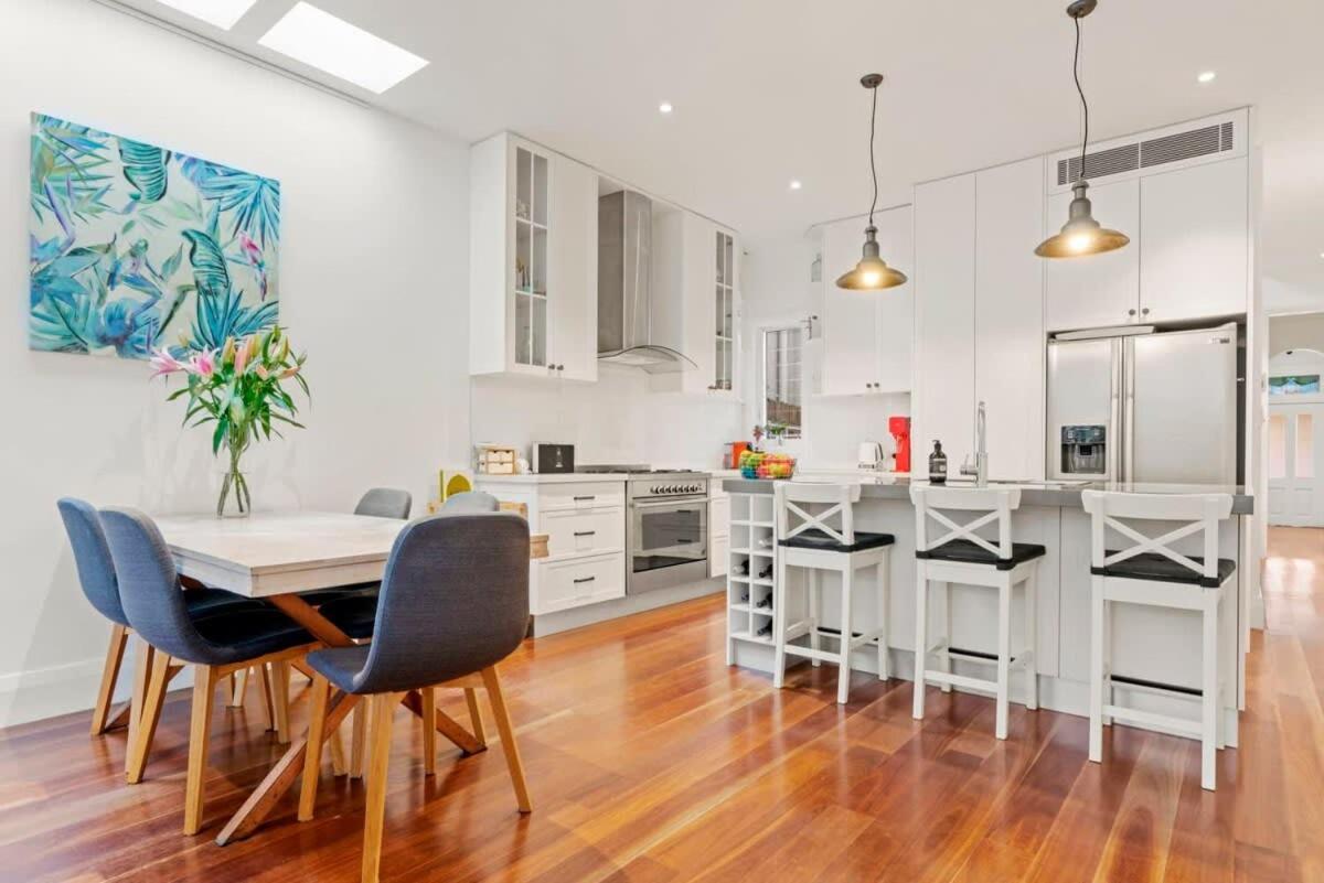 Bright In Trendy Newtown Close To The Park Holiday home *