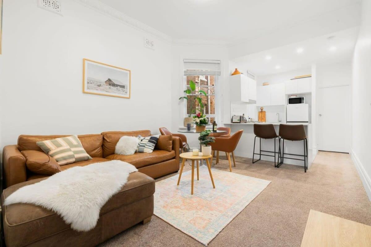 Spacious Boutique In Beautiful Art Deco Block *
