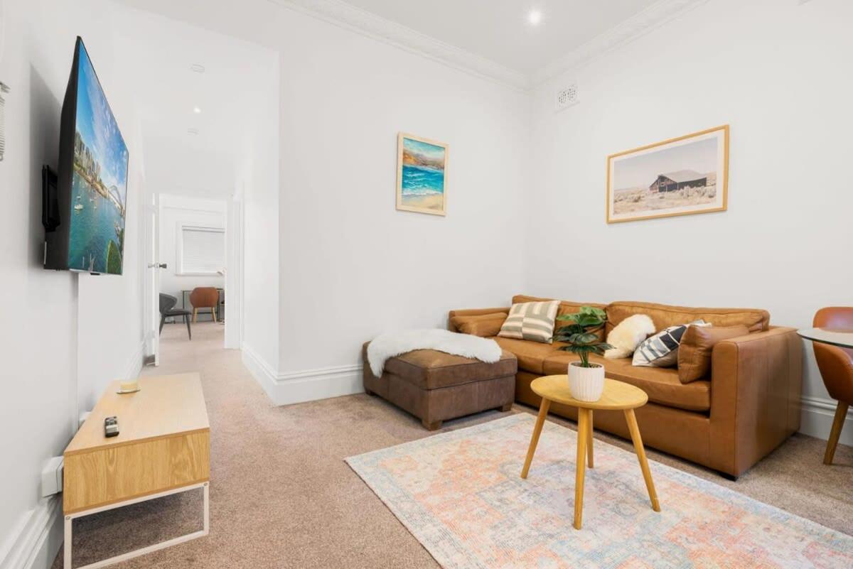 Spacious Boutique In Beautiful Art Deco Block * Sydney