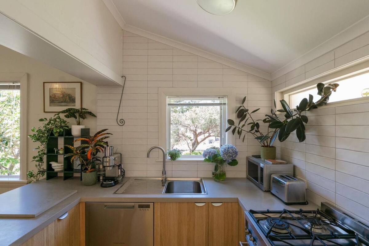 Bronte Boho Chic Near Ocean With Parking *