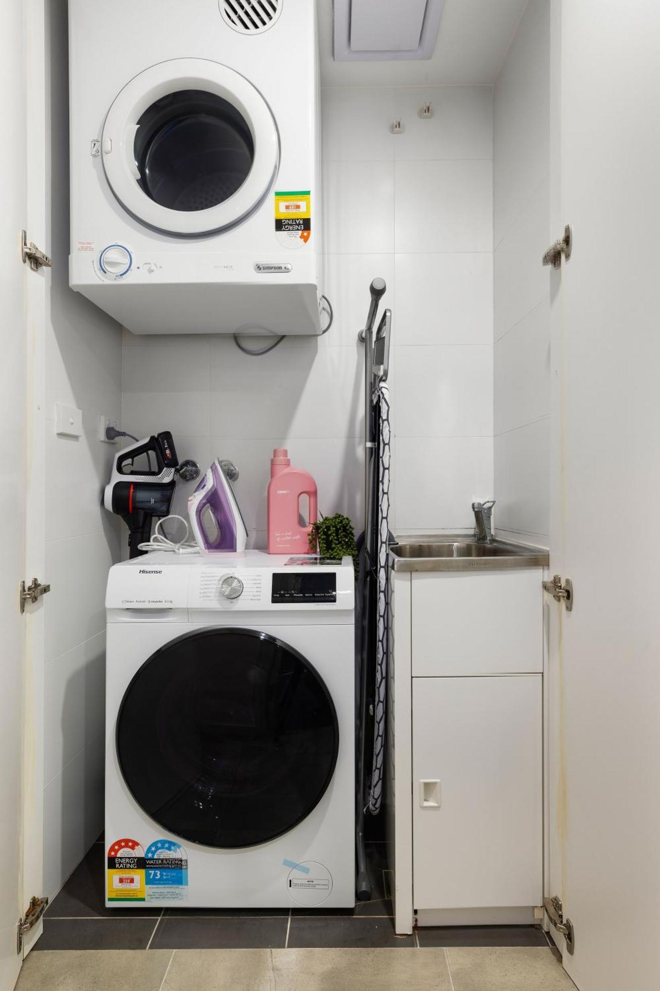 Kahlo Alexandria - Stylish 2 Bdrm Walk To Train Apartment *