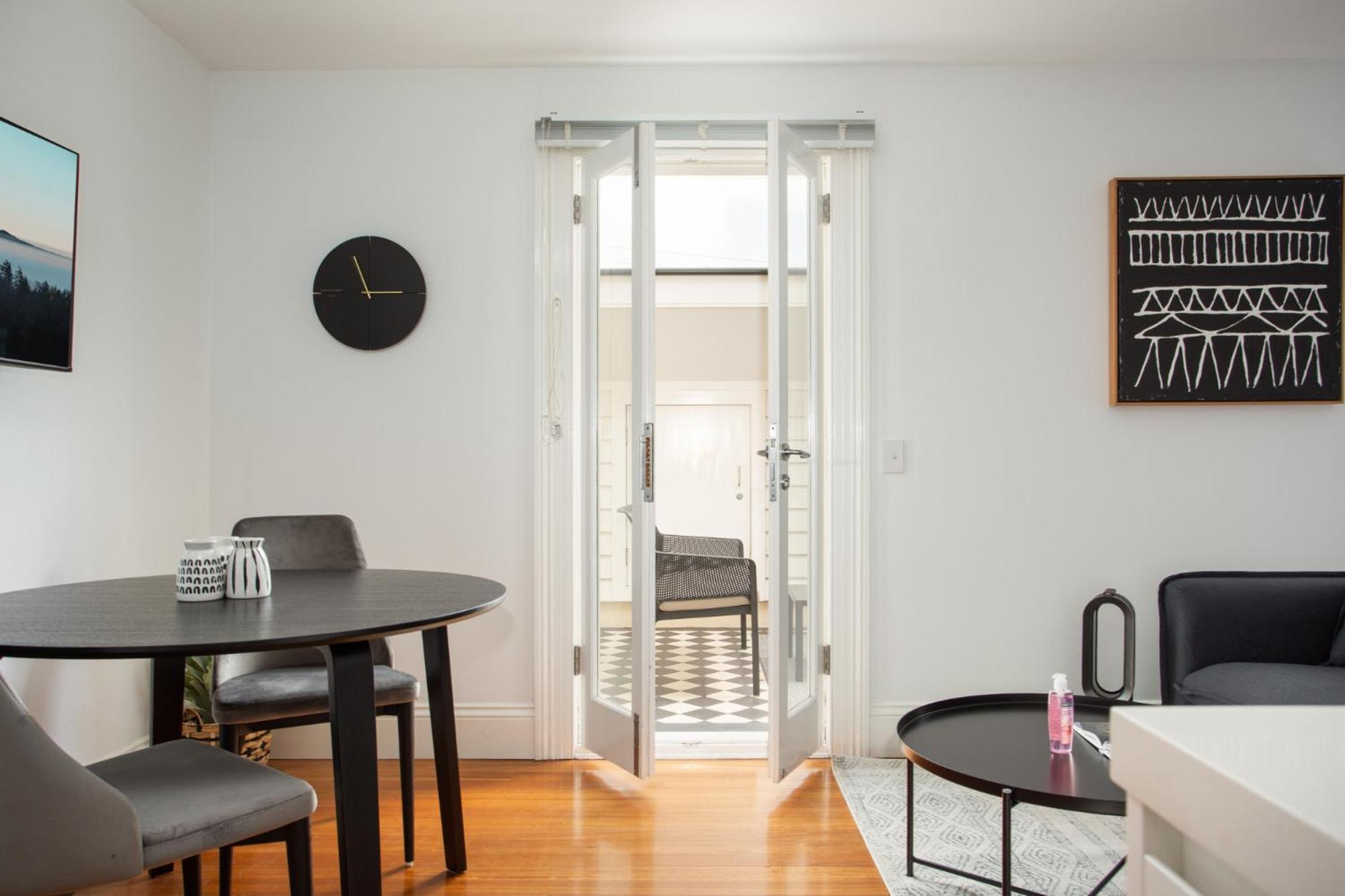 Stunning With Alfresco Terrace Near Trains