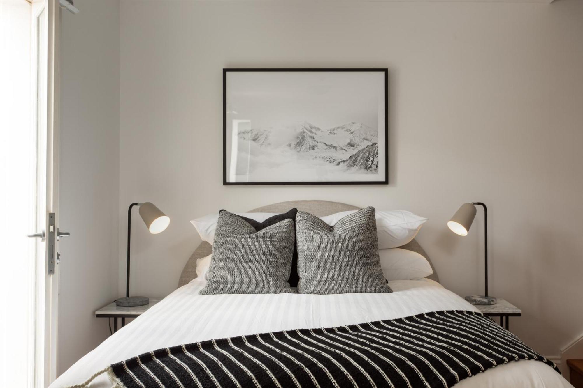 Apartment Stunning With Alfresco Terrace Near Trains Sydney