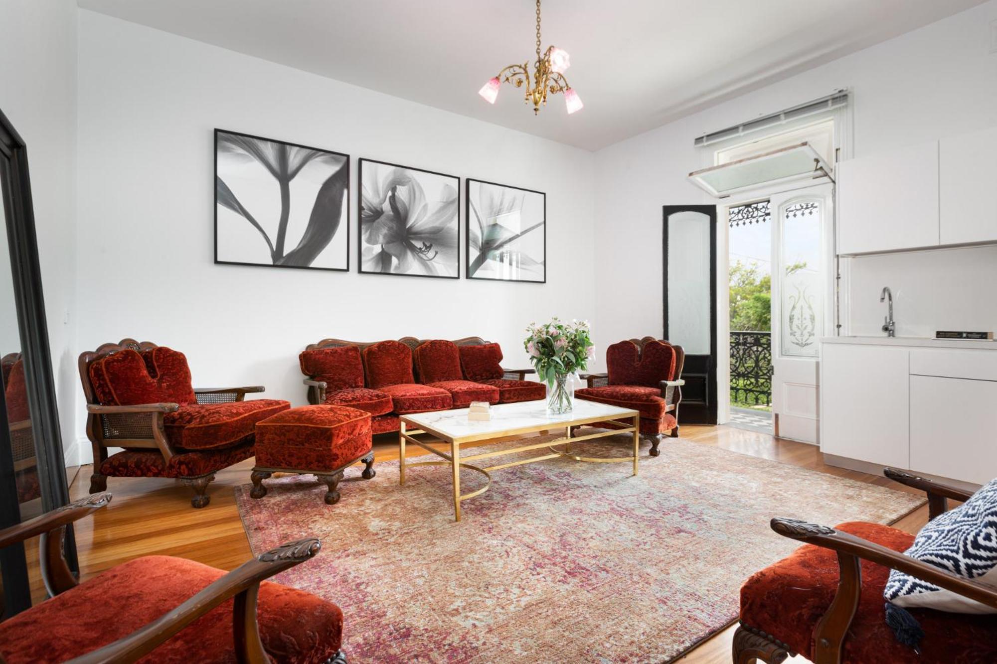 Stunning With Alfresco Terrace Near Trains Apartment