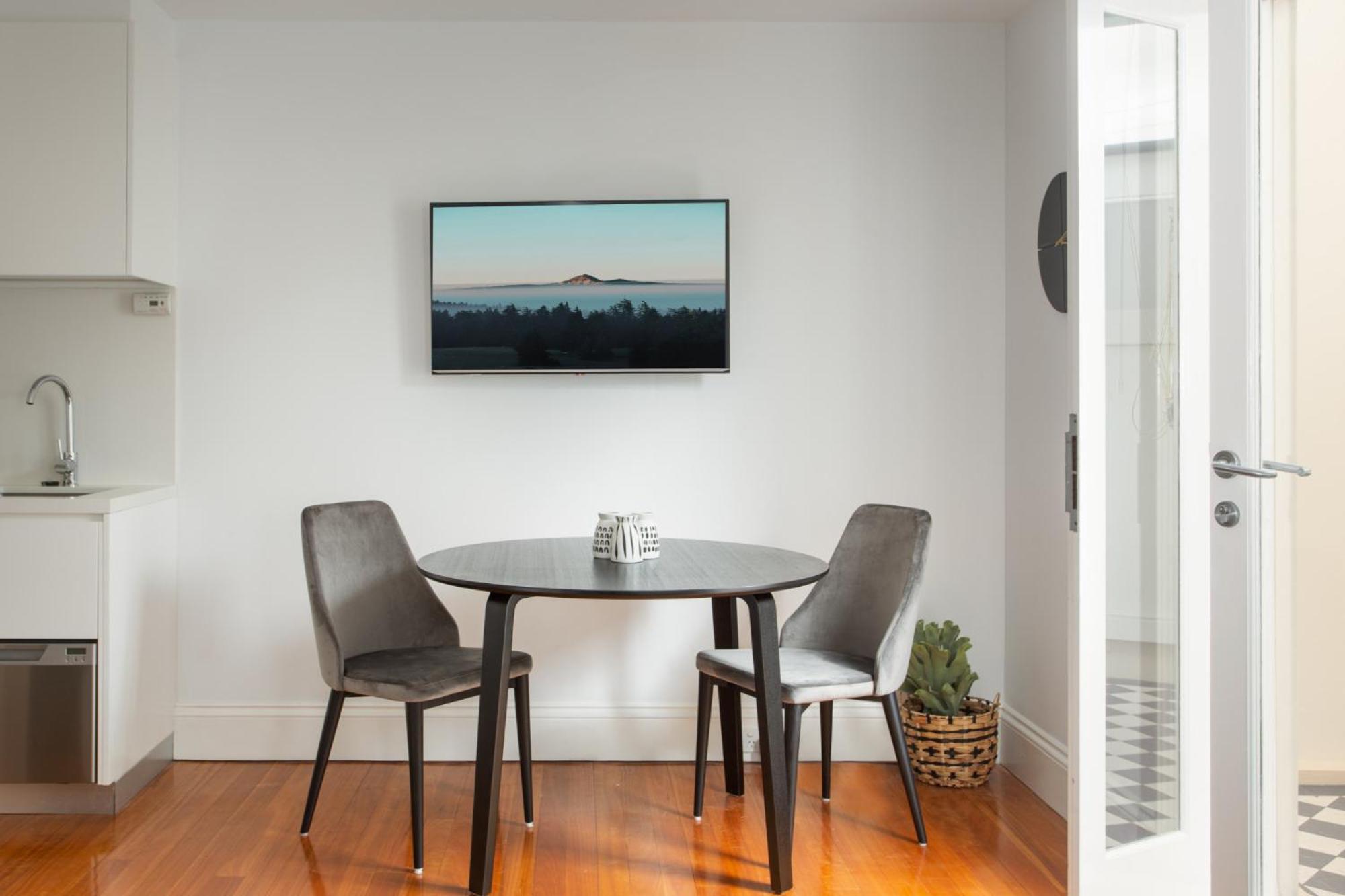Stunning With Alfresco Terrace Near Trains Apartment Sydney