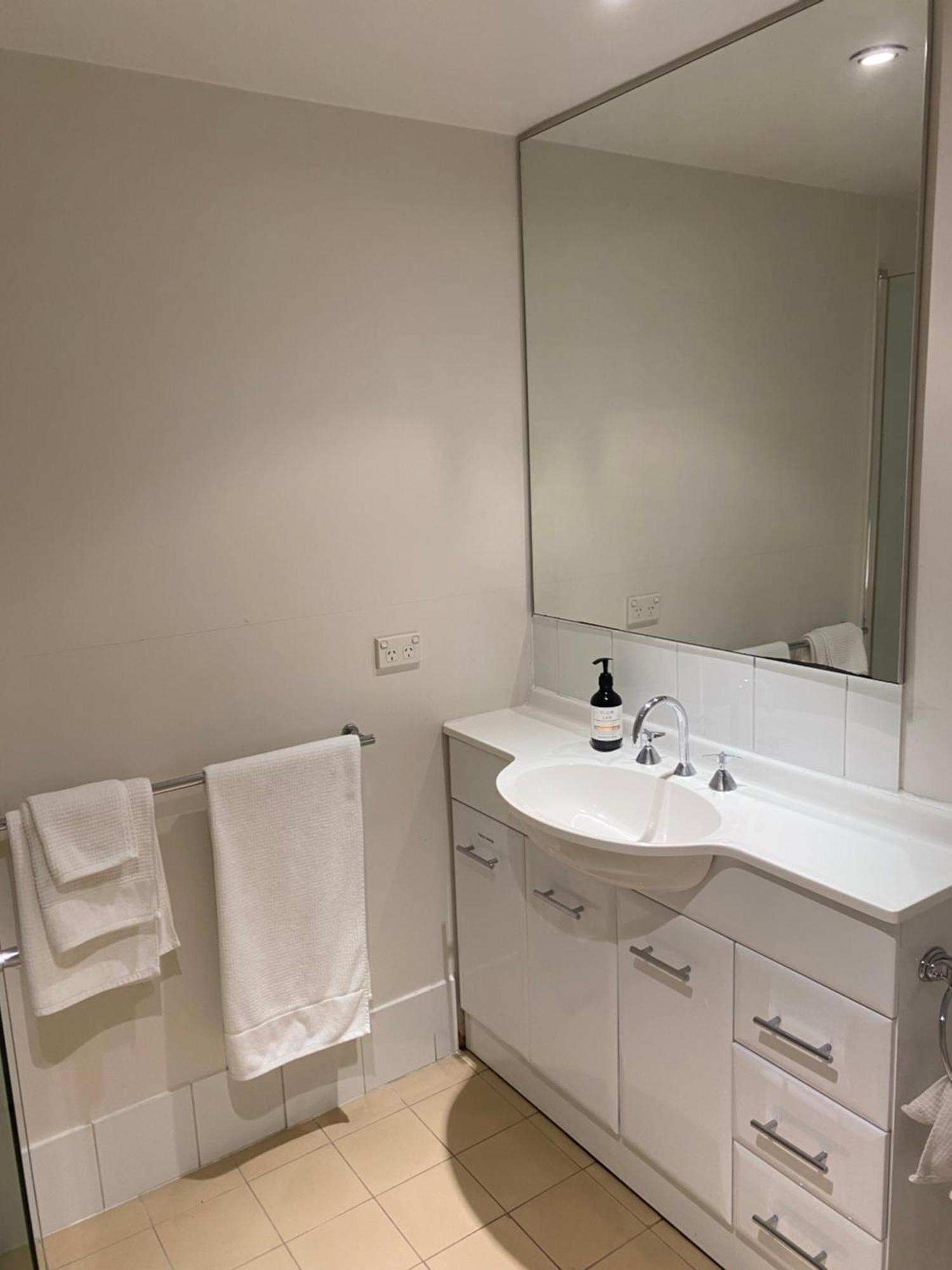 Broadways Apartment