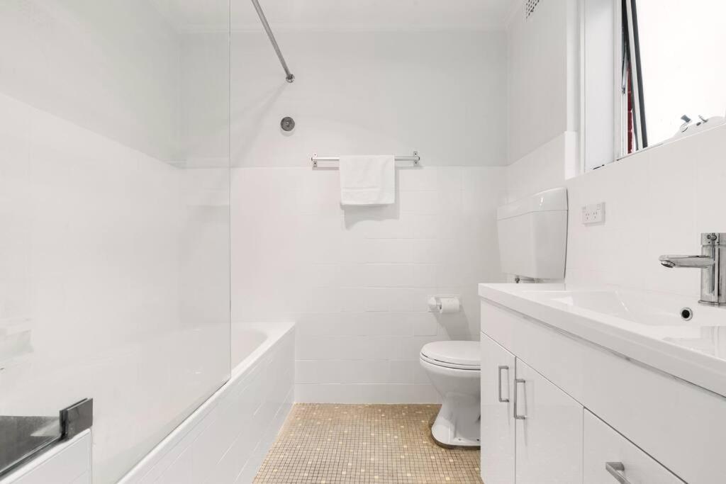 Bondi Bch 1bed Gem On Eat St-refurbished *