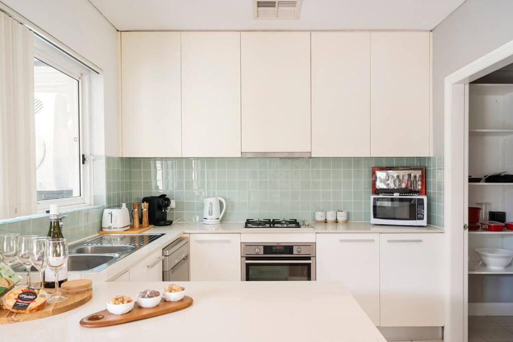 Holiday home New Furnish, 3 Min Syd Airport, 1 Min Walk *