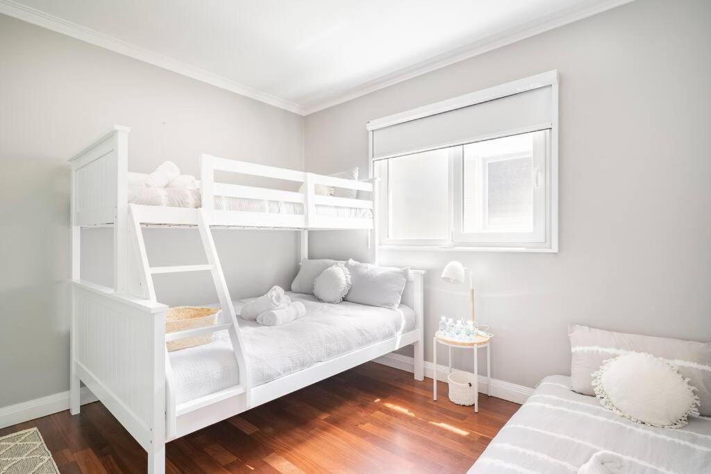 New Furnish, 3 Min Syd Airport, 1 Min Walk Sydney