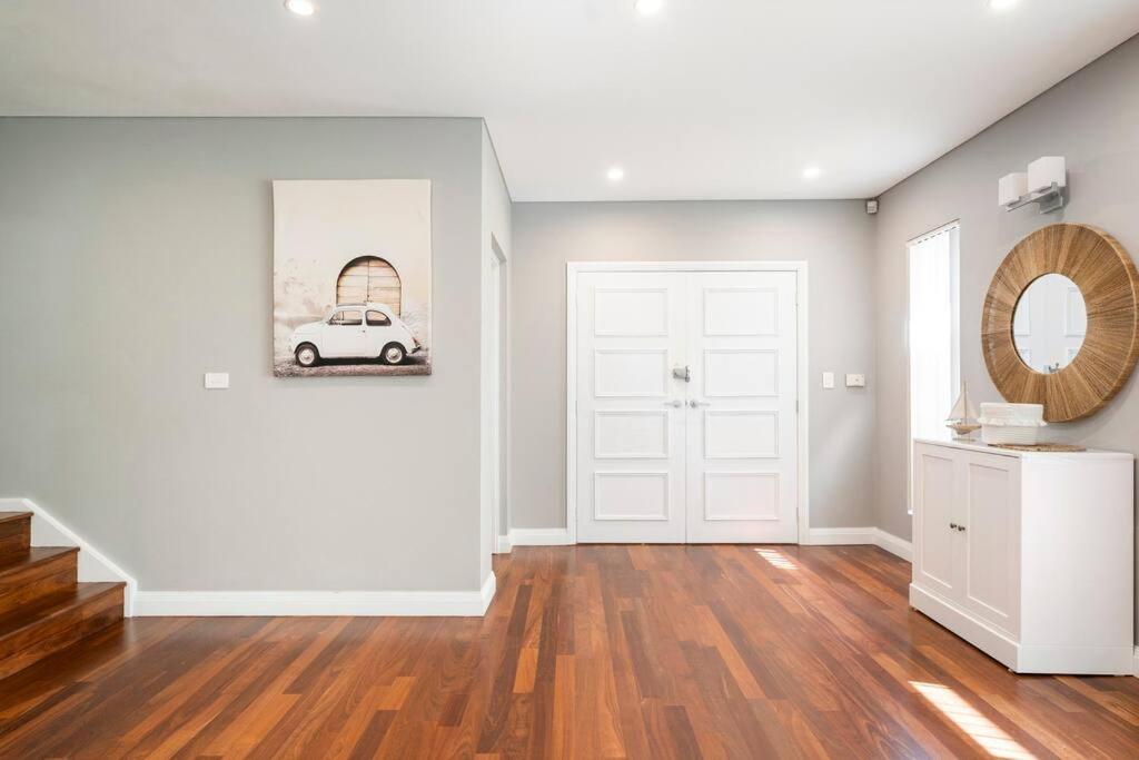 Holiday home New Furnish, 3 Min Syd Airport, 1 Min Walk