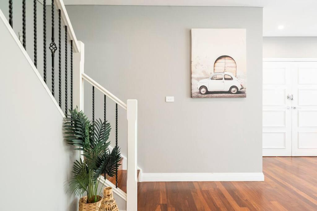 New Furnish, 3 Min Syd Airport, 1 Min Walk Holiday home *