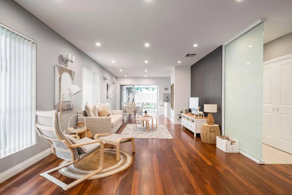 New Furnish, 3 Min Syd Airport, 1 Min Walk Holiday home *