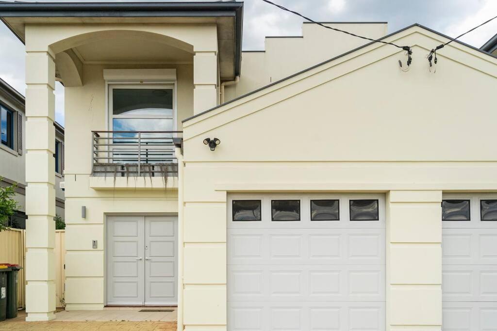 New Furnish, 3 Min Syd Airport, 1 Min Walk Holiday home Sydney