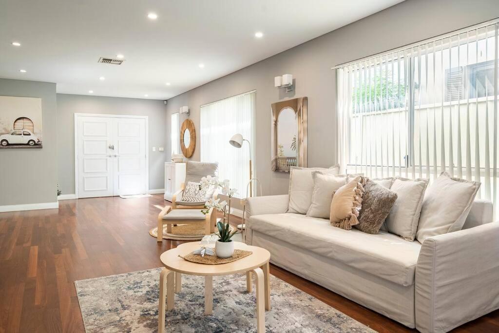 New Furnish, 3 Min Syd Airport, 1 Min Walk Holiday home
