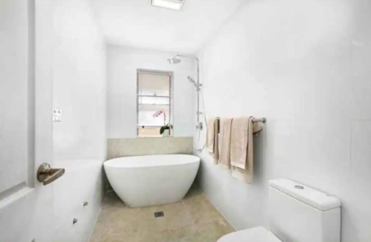 Bondi Bliss ~ Stylish & Comfy Gem ~ Walk To Beach! *