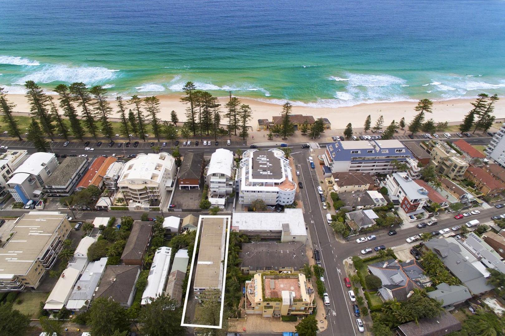 Chic Footsteps From Manly Beach *