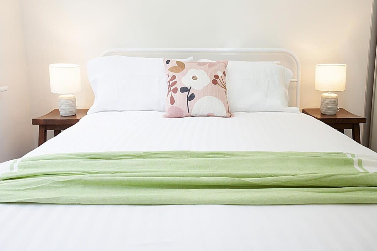 Sunlit 2-bed Metres From The Apartment Sydney