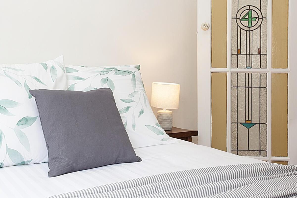 Apartment Sunlit 2-bed Metres From The Sydney