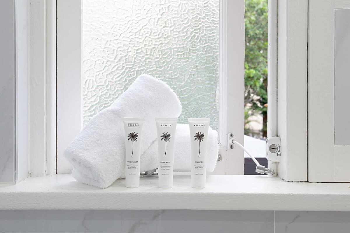 Apartment Sunlit 2-bed Metres From The
