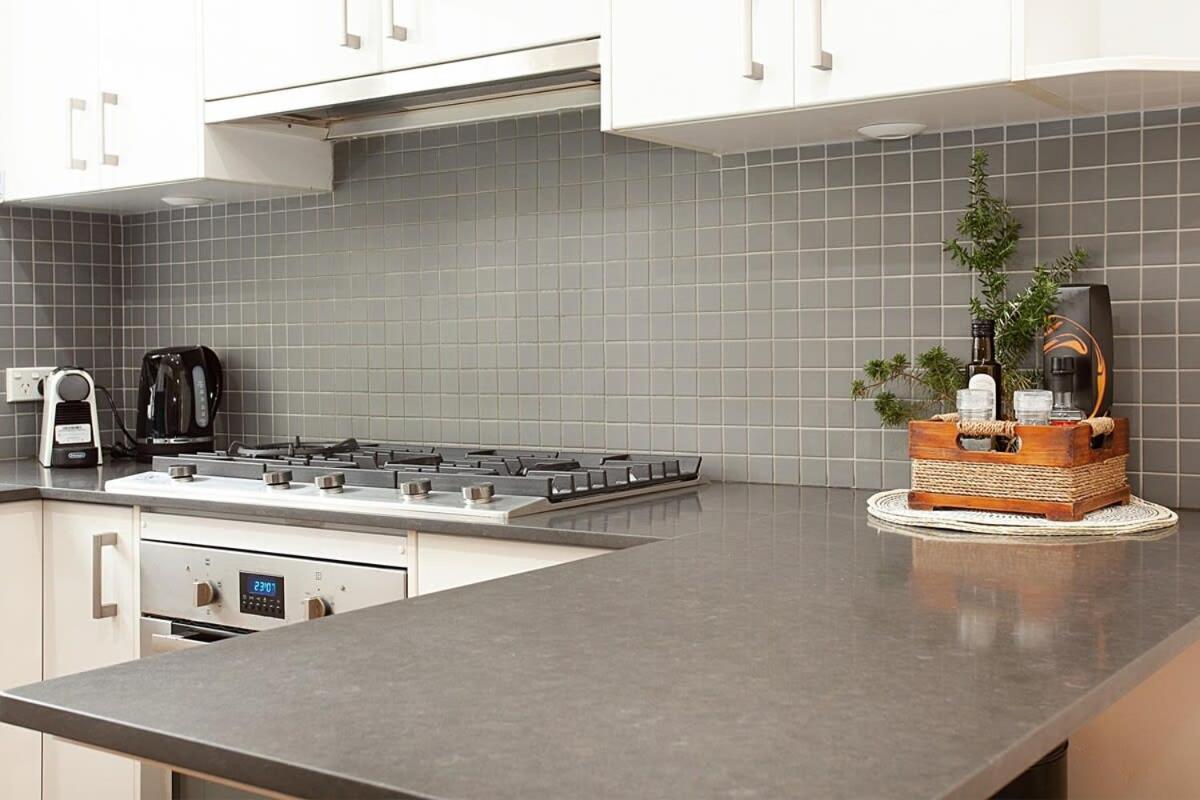Sunlit 2-bed Metres From The Apartment *