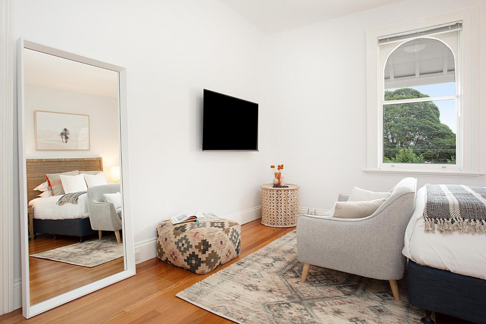 Modern And Cosy Inner West Apartment
