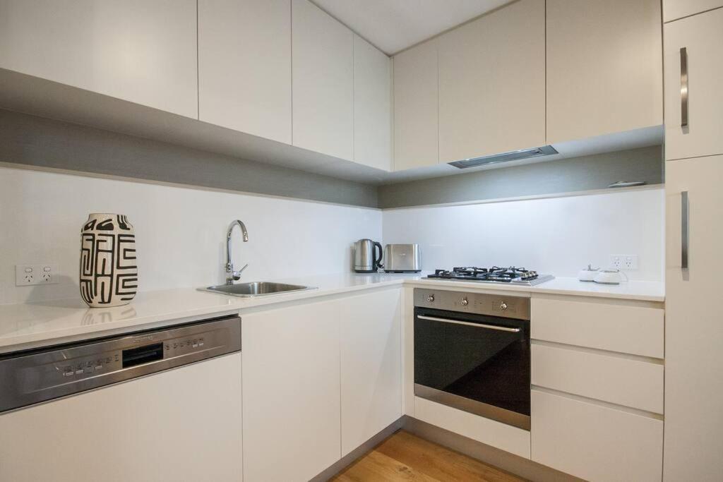 Macquarie Park Corporate One Bedroom Moo05807