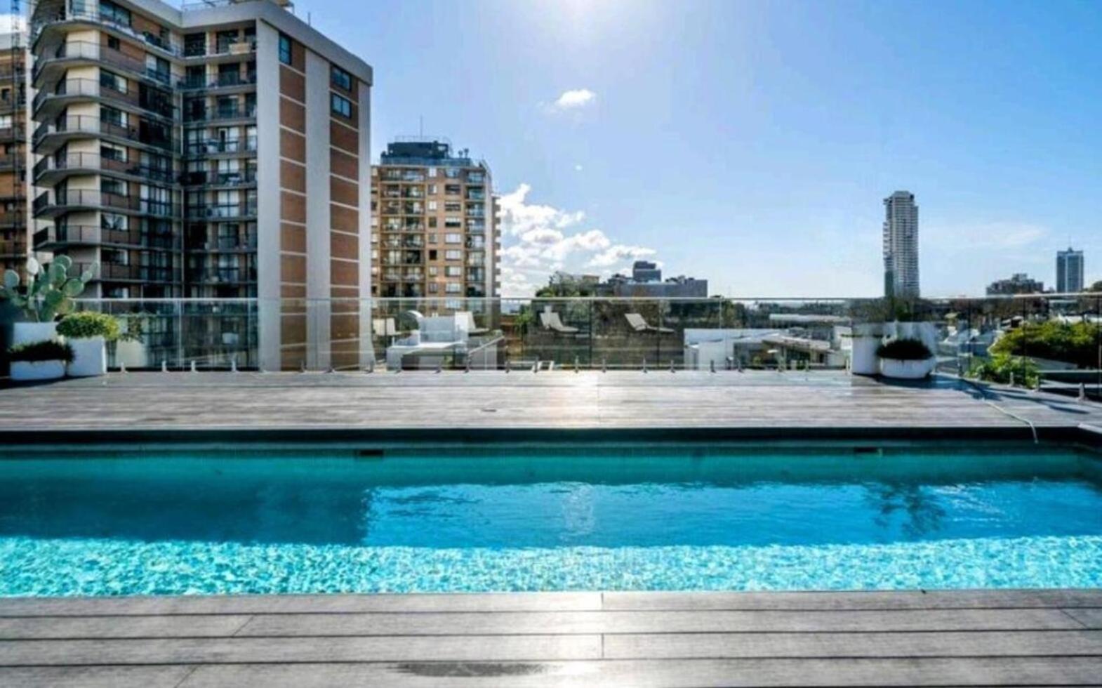 Entire One Bedroom With Rooftop Pool & Private Backyard Apartment Sydney
