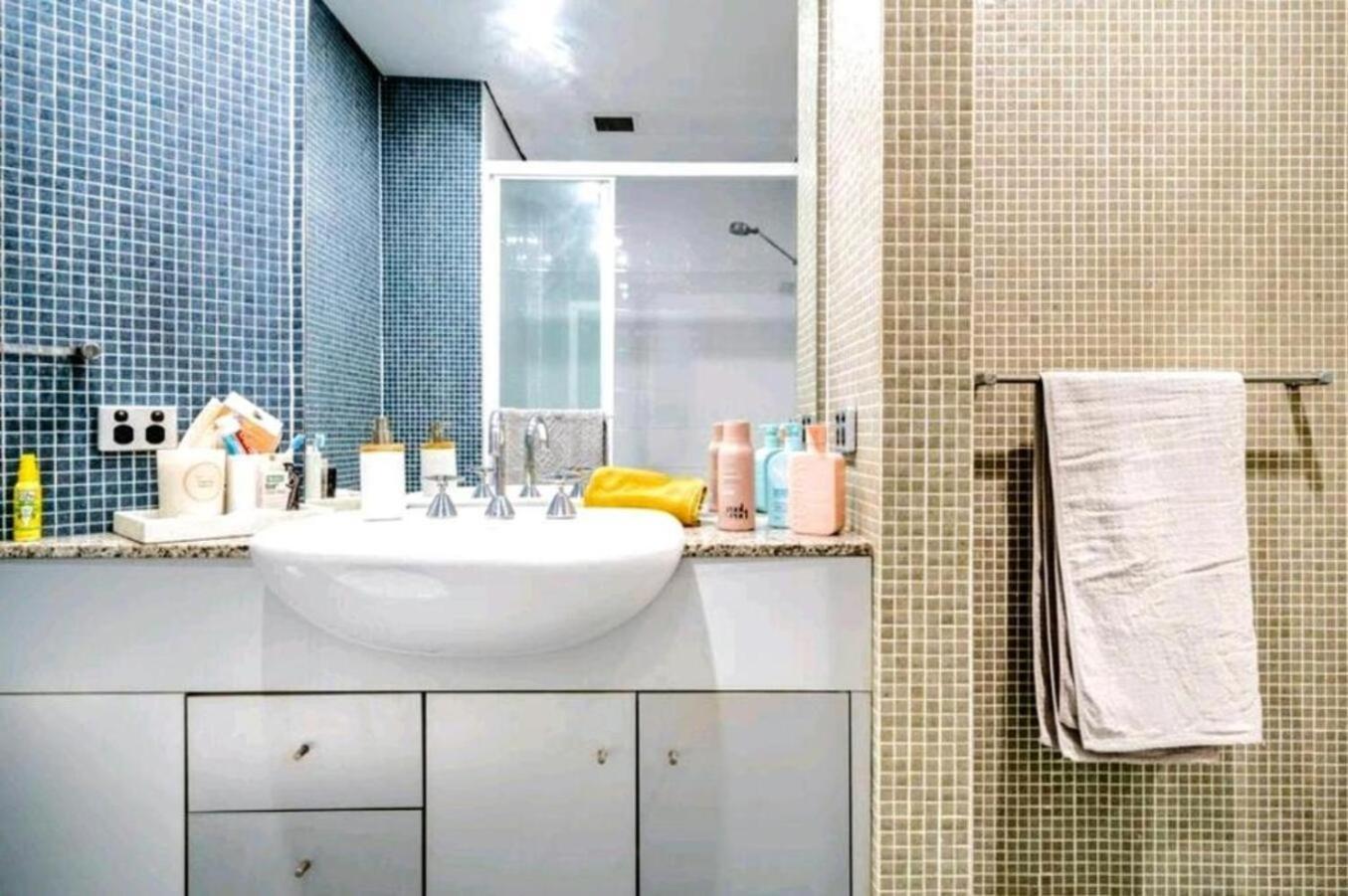 Entire One Bedroom With Rooftop Pool & Private Backyard *