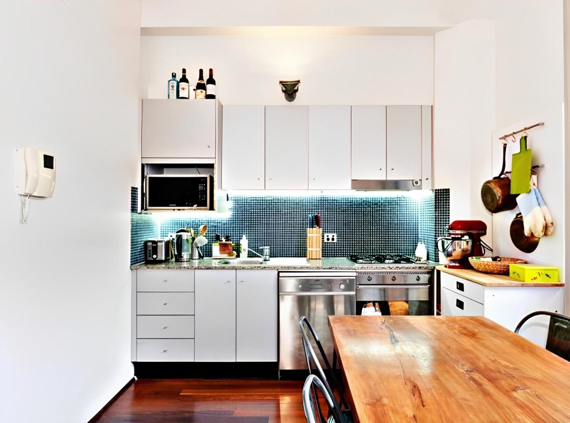 Entire One Bedroom With Rooftop Pool & Private Backyard Apartment *
