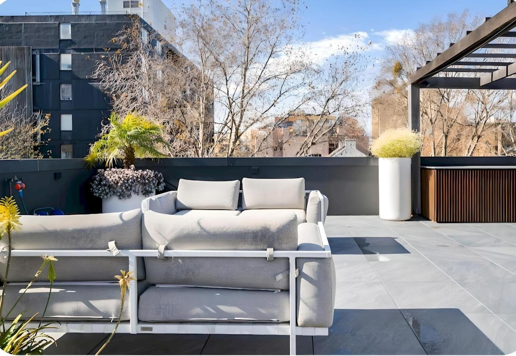 Entire One Bedroom With Rooftop Pool & Private Backyard *