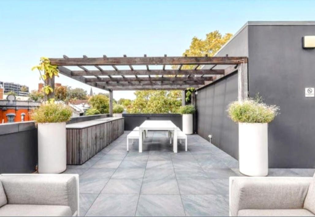 Apartment Entire One Bedroom With Rooftop Pool & Private Backyard *