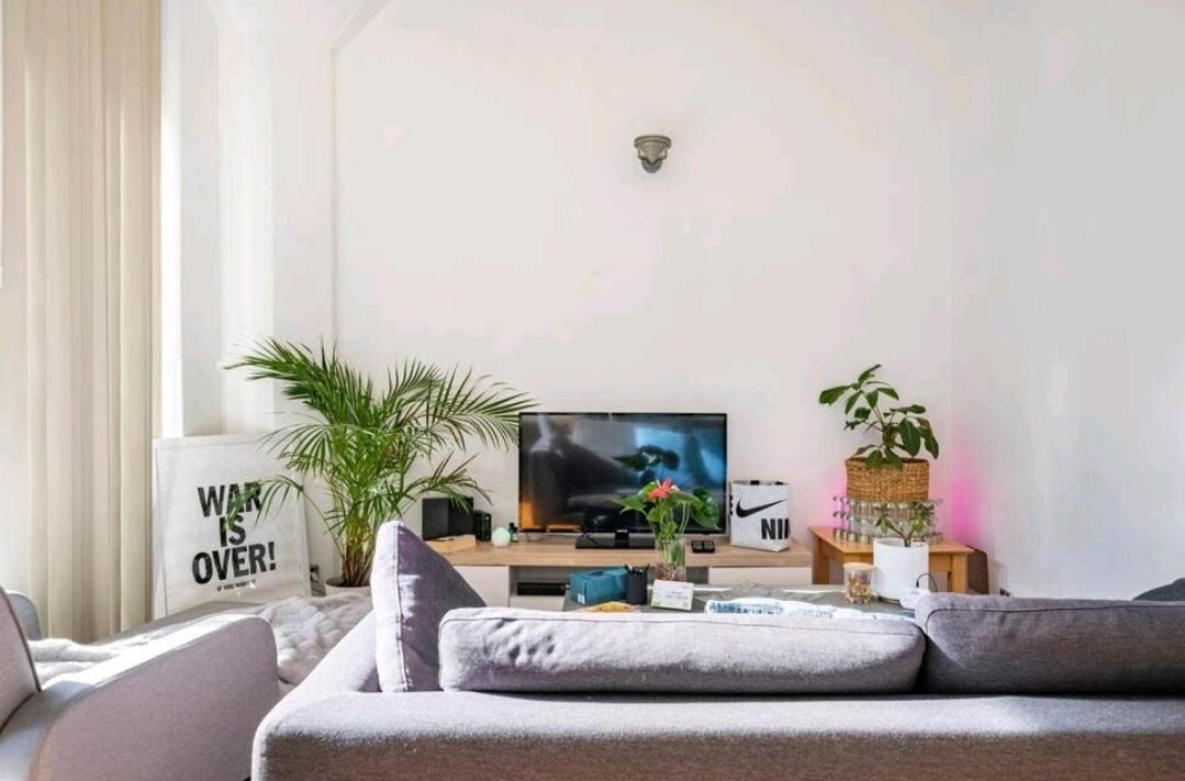 Entire One Bedroom With Rooftop Pool & Private Backyard Sydney