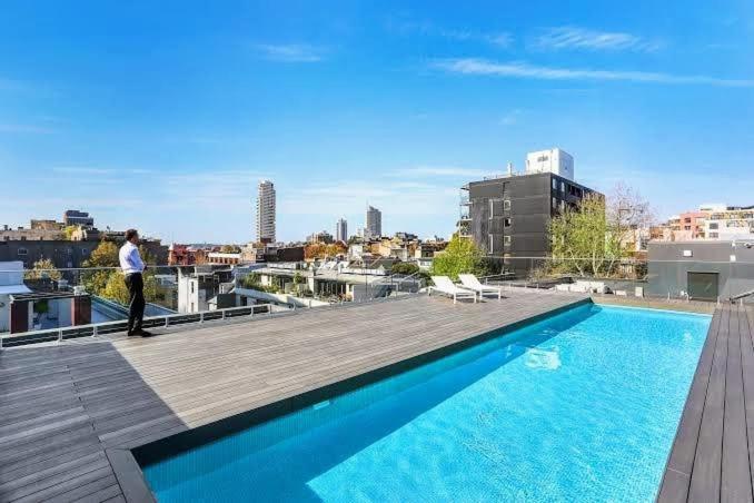 Entire One Bedroom With Rooftop Pool & Private Backyard