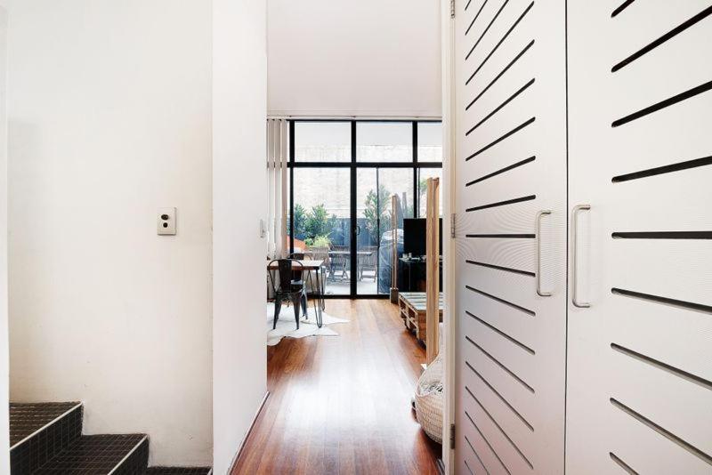Entire One Bedroom With Rooftop Pool & Private Backyard Apartment *