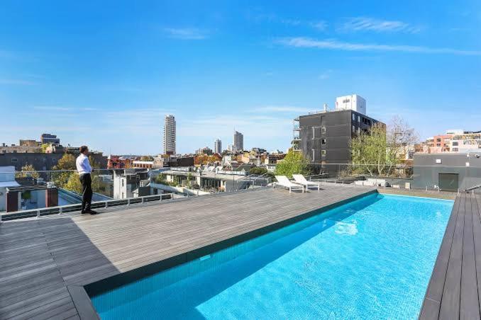 Entire One Bedroom With Rooftop Pool & Private Backyard Sydney