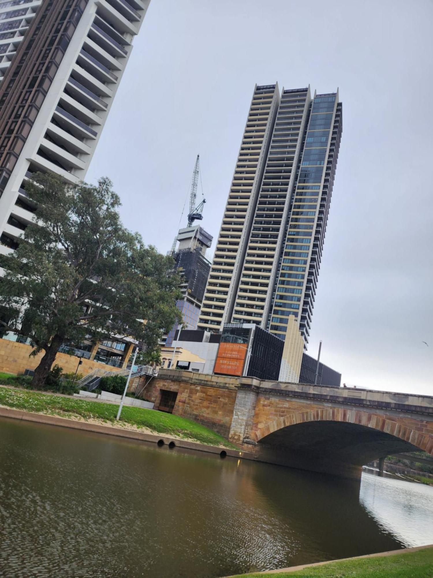 Cbd Parramatta Shared Apartment, Swimming Pool And Gym,internet *