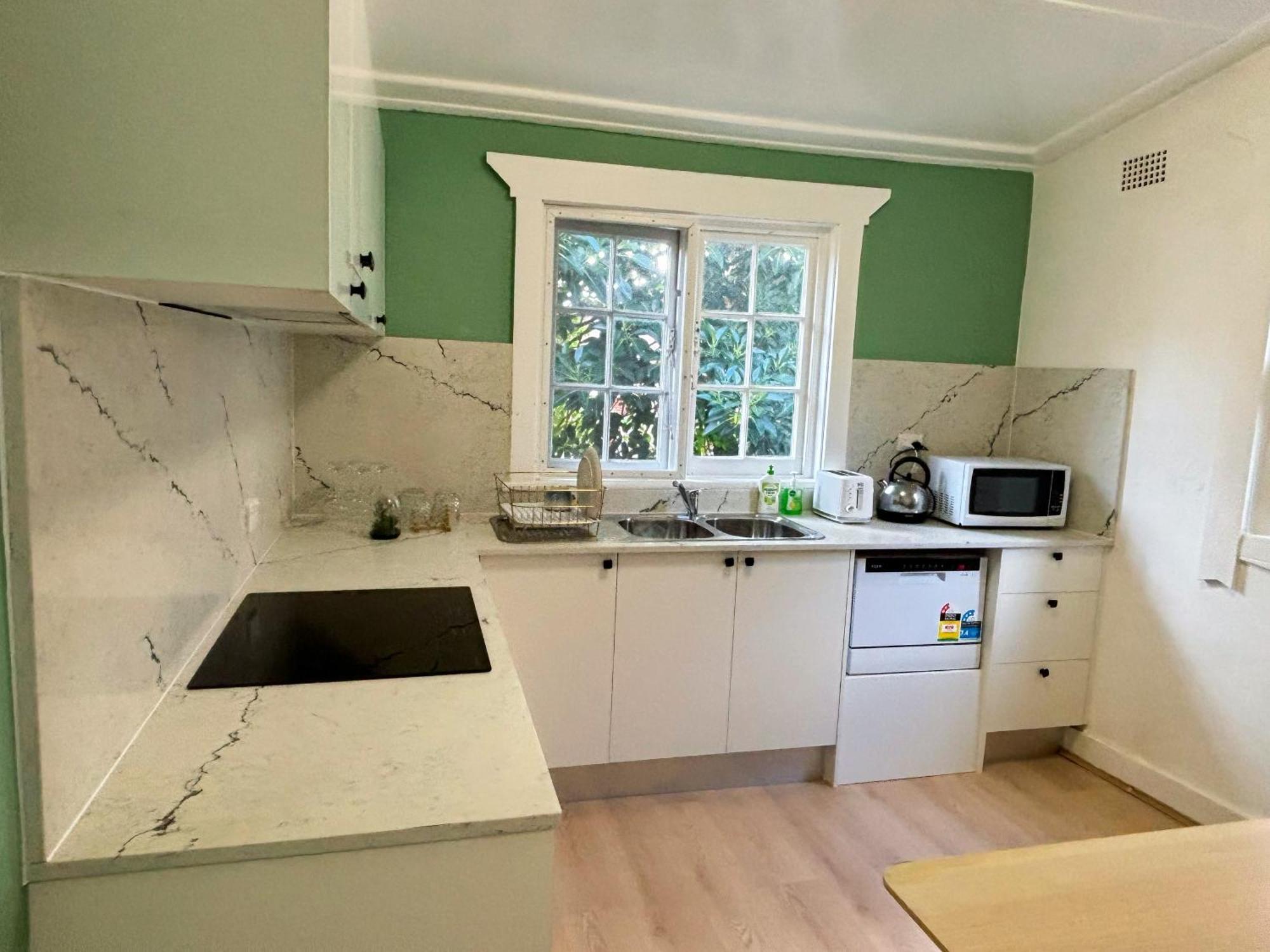 Three Bedroom House Within Walking Distance To Light Rail Station Sidney