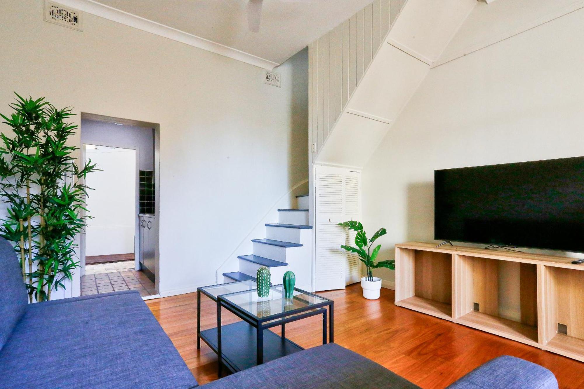 Choice 2 Bedroom House Woolloomooloo Sidney