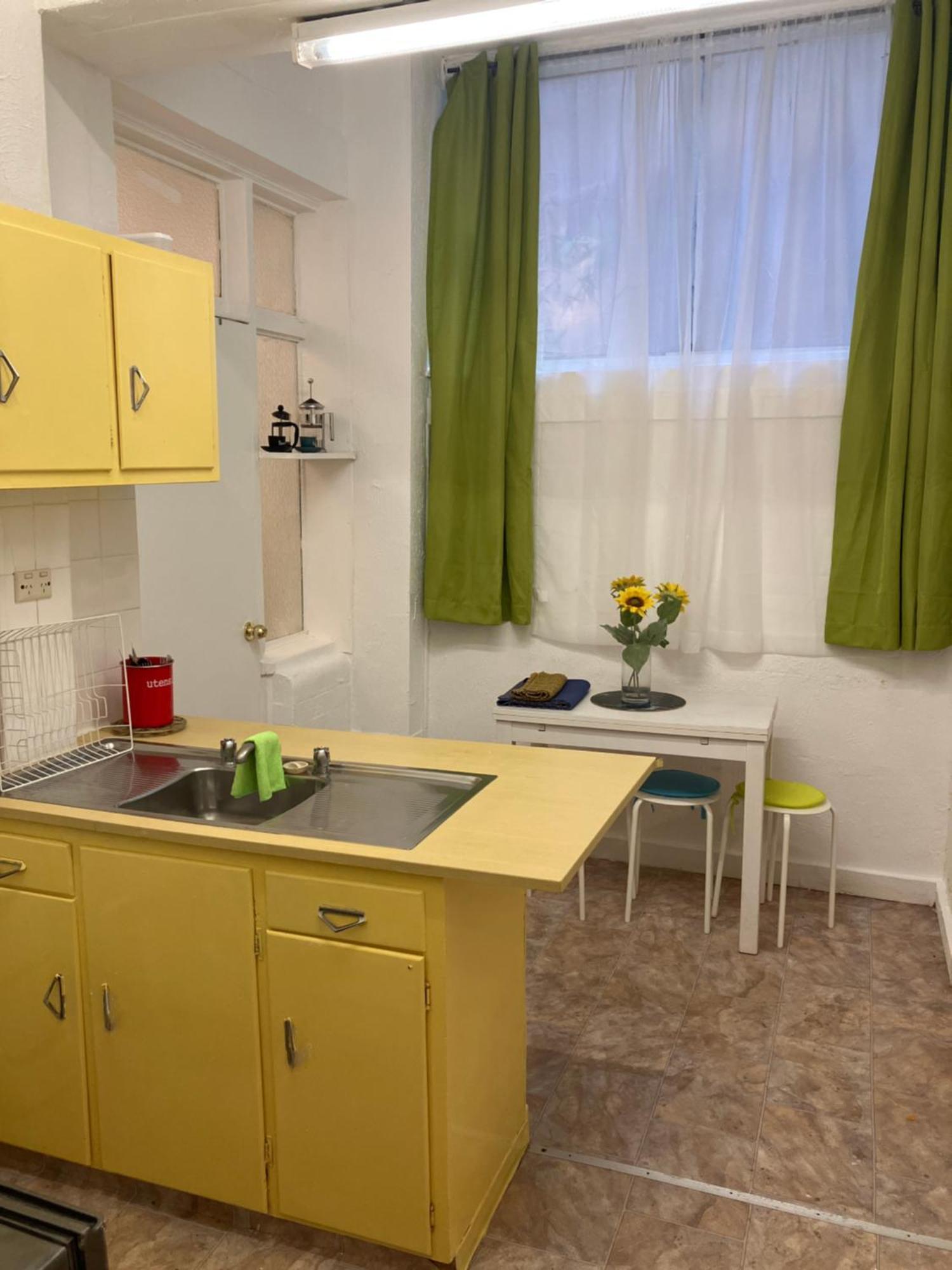 Apartment Sleeping Up To 4 With Rooftop Terrace