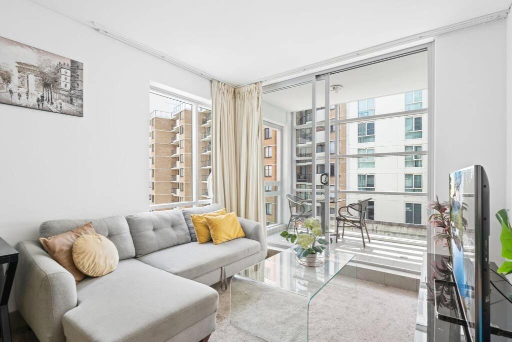 Apartment Vibrant 2bd Hideaway - 1 Bd Converted From A Study *