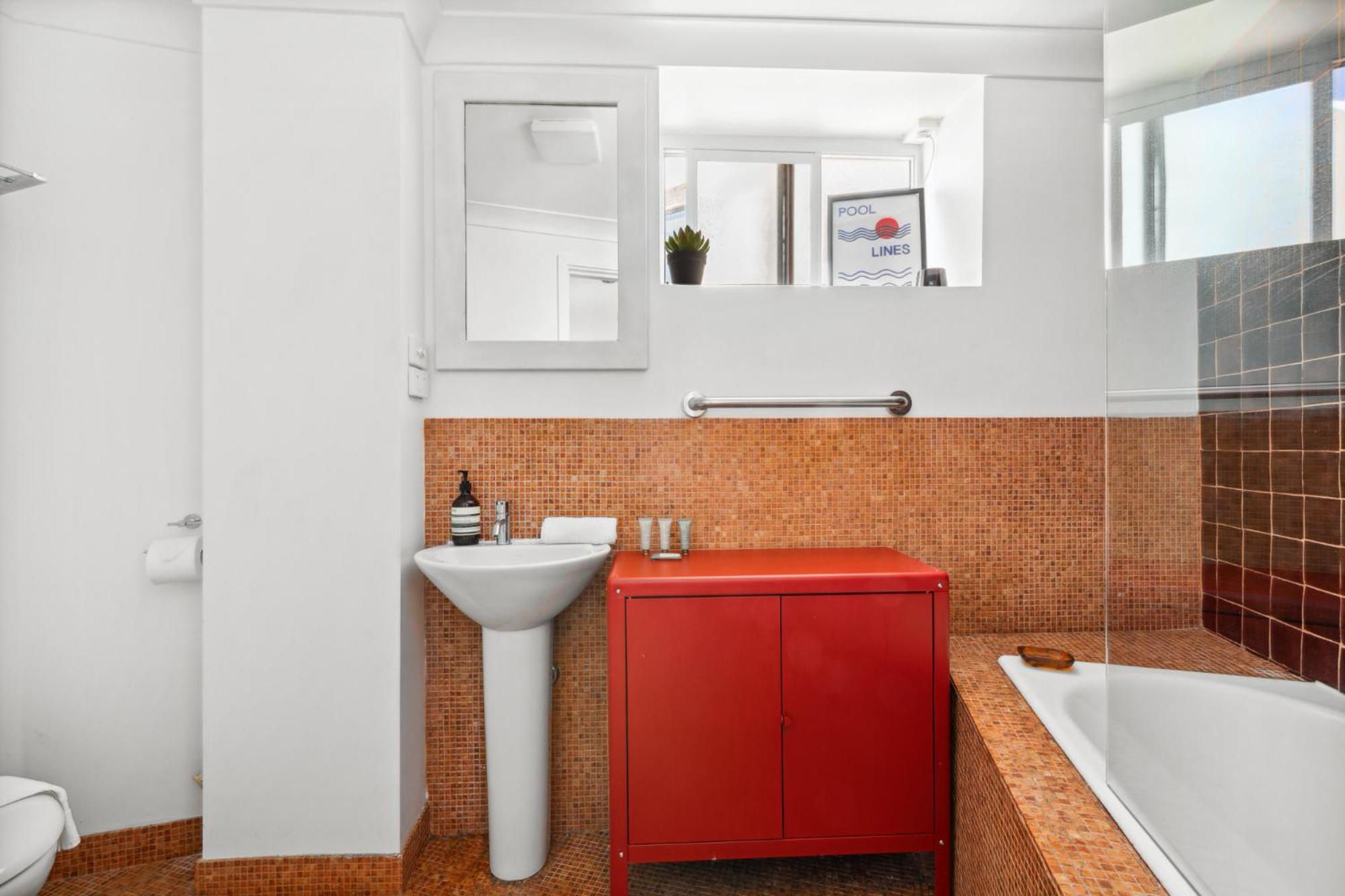 Beachside 1-bed With Courtyard In Bondi Sidney