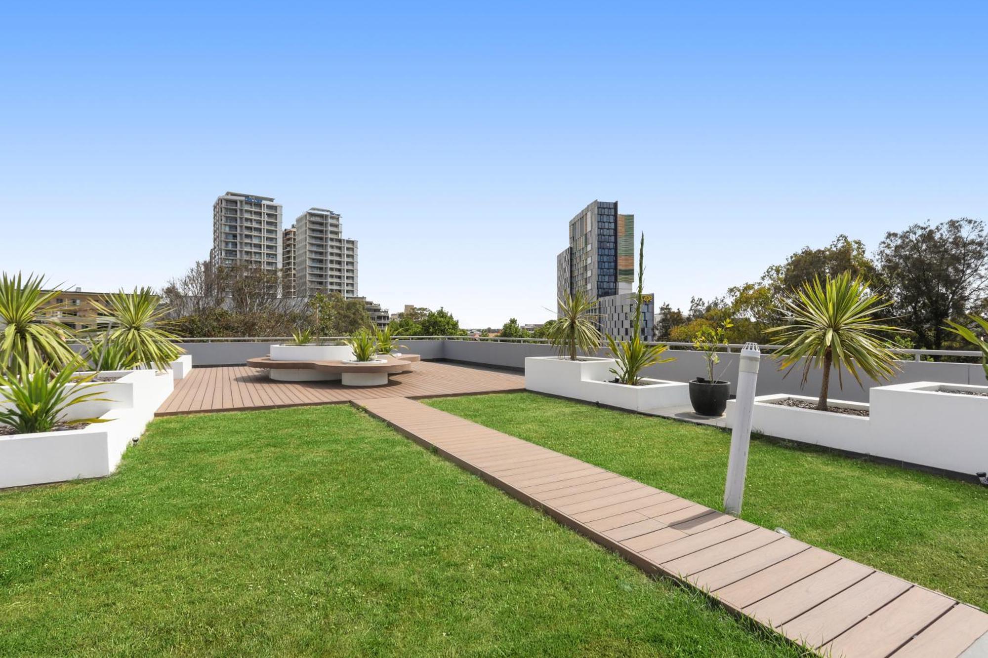 Apartment 2 Bed 2 Bath Parking, Mins To Train And Cbd