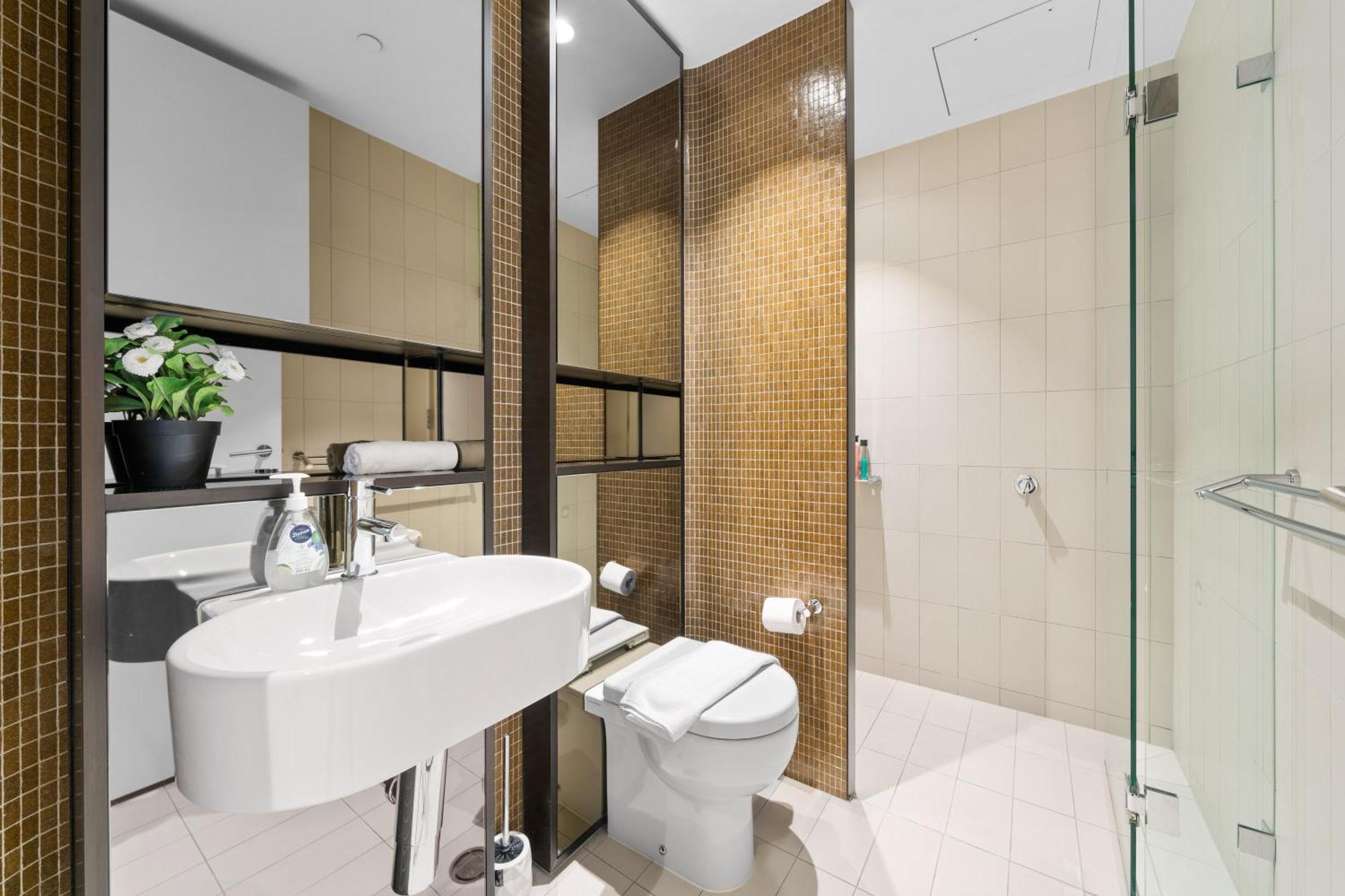 Apartment Holidays In Absolute Waterfront!