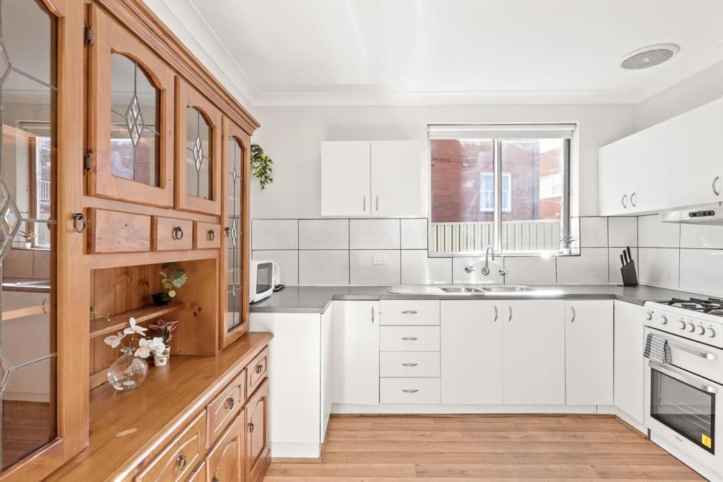 Guest house Rustic Private Double - Centrally Located - Shared Bathroom Sydney